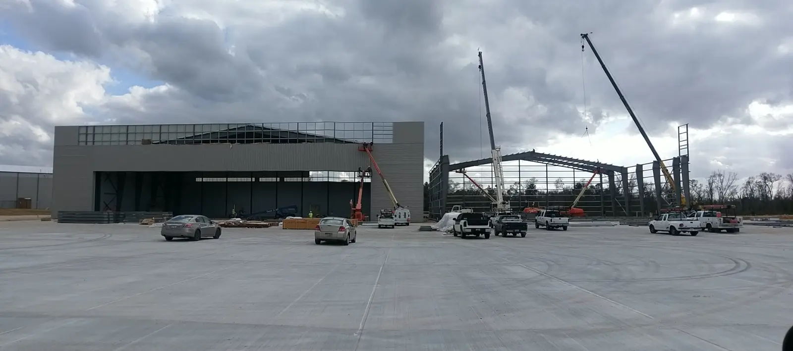 Large-Span Airplane Hangar photo 3