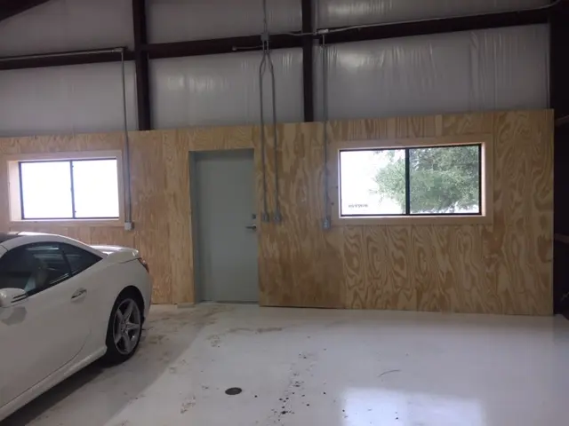 Lake Livingston Waterfront Garage & Workshop photo 4